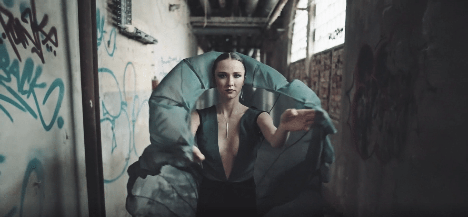 Metamorphose – Die Videopräsentation der Modenschau